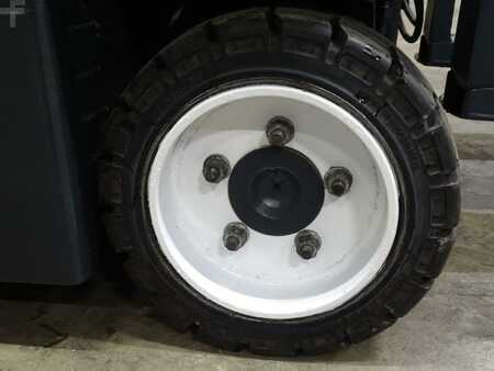 Fyrvägstruck 2016  Combilift C3000CBE - TRIPLEX (9)