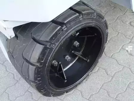 Čtyřcestný vysokozdvižný vozík 2017  HUBTEX DQ80-G (8)