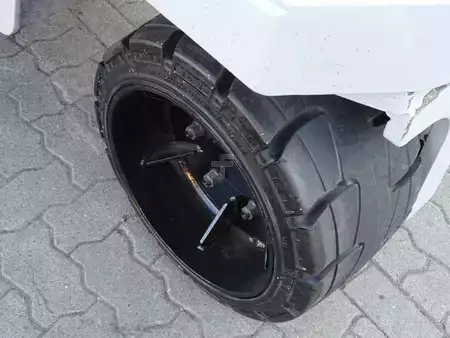 Čtyřcestný vysokozdvižný vozík 2017  HUBTEX DQ80-G (9)