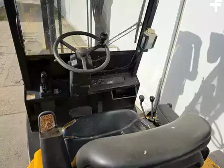 Carrelli elevatori GPL 2005  Yale GLP25RF (6)
