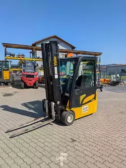 Chariots électriques à 3 roues 2023  Yale ERP16VT-SWB (2)