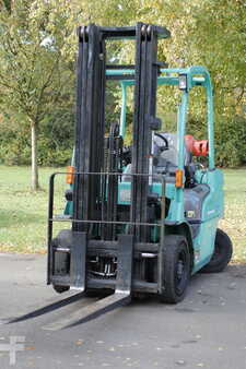 Chariots élévateurs GPL 2009 Mitsubishi FG25N (4)