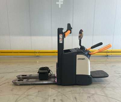 Pallet Stackers 2019  Crown DT3040 -TL-2100 (1)