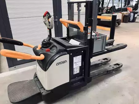 Hochhubwagen 2020  Crown DT 3040 (1)