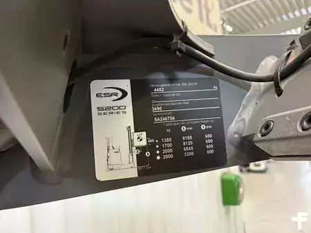 Chariots à mât rétractable 2022  Crown ESR 5260 (7)
