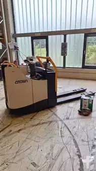 Elektromos emelőkocsik 2020  Crown WT 3040 (1)