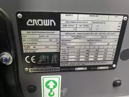 Treibgasstapler 2023  Crown CG25E (4)