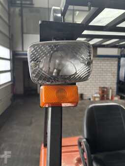 El truck - 3 hjulet 2003  Nissan N01L15HQ Batterie schwach (13)