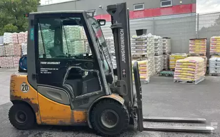 Wózki gazowe 2017  Jungheinrich TFG425s Triplex Motorölverbrauch zu hoch (2)