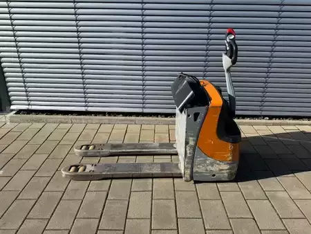 Transpaleta eléctrica 2008  Still EXU 16 (1)