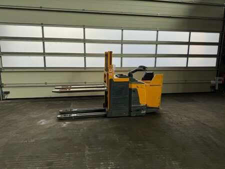 Apilador eléctrico 2012  Jungheinrich ERD 220 (4)