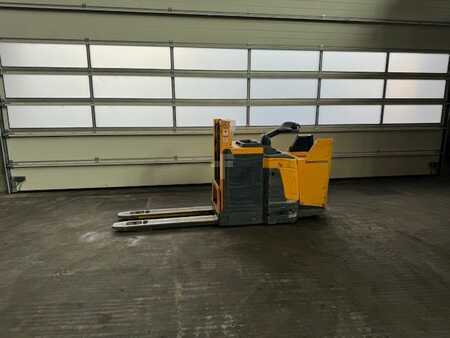 Apilador eléctrico 2012  Jungheinrich ERD 220 (1)