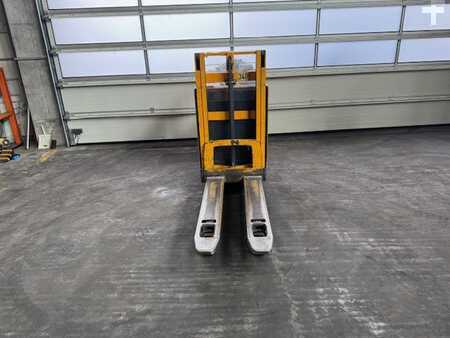 Apilador eléctrico 2012  Jungheinrich ERD 220 (5)