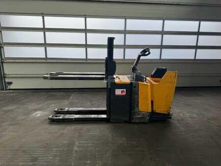 Apilador eléctrico 2007  Jungheinrich ERD 220 (3)