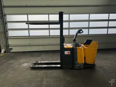 Apilador eléctrico 2007  Jungheinrich ERD 220 (4)