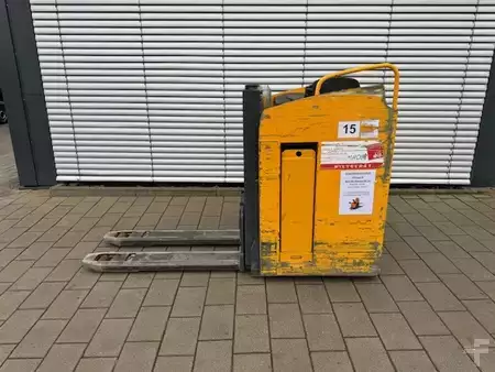 Stacker com assento  Jungheinrich ESD 220 (1)