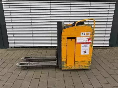 Stacker com assento  Jungheinrich ESD 220 (2)