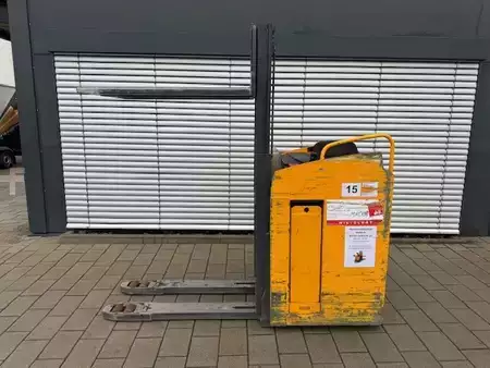 Stacker com assento  Jungheinrich ESD 220 (3)