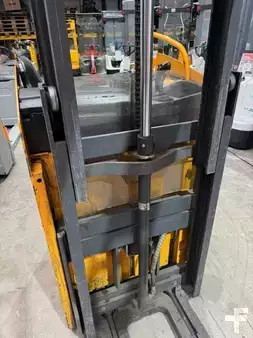 Stacker com assento  Jungheinrich ESD 220 (7)