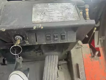 LPG VZV 2004  Toyota 02-7FGF30 (13)