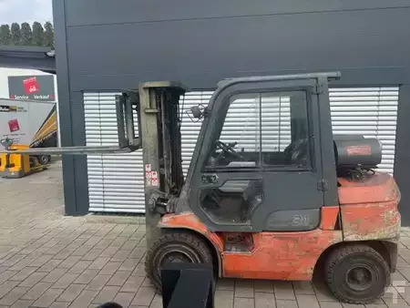 LPG VZV 2004  Toyota 02-7FGF30 (2)