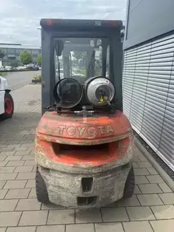 LPG VZV 2004  Toyota 02-7FGF30 (6)