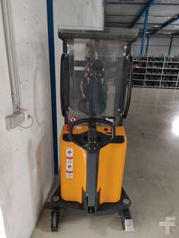 Stapelaars 2017  Jungheinrich HC110 neue Batterie (1)