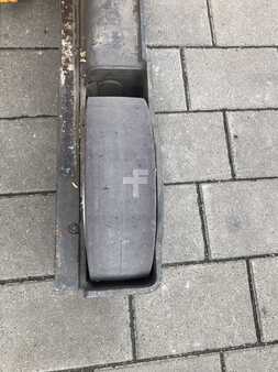 Schubmaststapler 2014  Jungheinrich ETV320 (3)