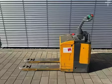 Transpaleta eléctrica 2008  Jungheinrich ERE 120 (1)