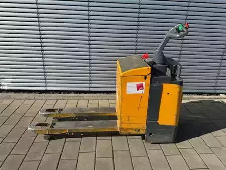 Transpaleta eléctrica 2008  Jungheinrich ERE 120 (2)