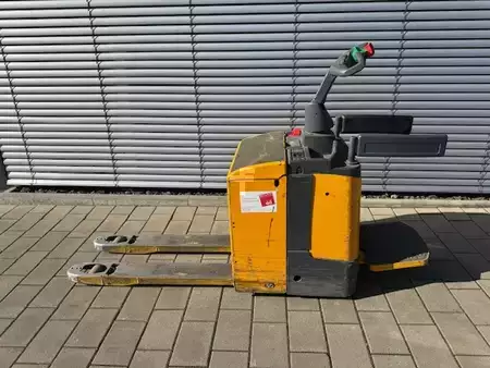 Transpaleta eléctrica 2008  Jungheinrich ERE 120 (3)