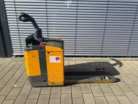 Transpaleta eléctrica 2008  Jungheinrich ERE 120 (5)