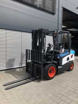 Wózki widłowe diesel 2024  Bobcat D35NXS (2)