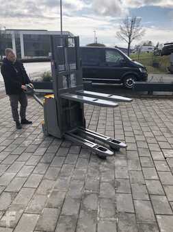Stapelaars 2019  Jungheinrich EJD 118 (2)
