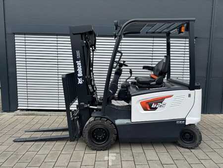 Elektromos 4 kerekű 2023  Bobcat B25X Neugerät mit Herstellergarantie (1)