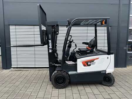 Elektromos 4 kerekű 2023  Bobcat B25X Neugerät mit Herstellergarantie (2)