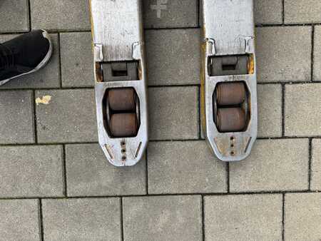 Transpallet elettrici 2021  Jungheinrich ERE 120 FP Baujahr 2021 Lithium (9)