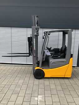 3-wiel elektrische heftrucks 2019  Jungheinrich EFG 215 (2)
