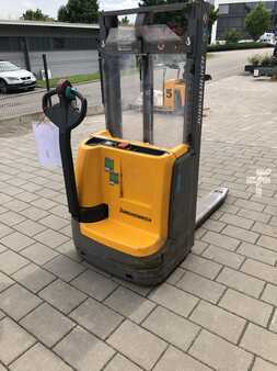 Hochhubwagen 2018  Jungheinrich EJC 110 250Z (2)