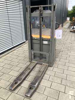 Hochhubwagen 2018  Jungheinrich EJC 110 250Z (4)