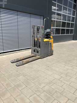 Hochhubwagen 2021  Jungheinrich ERD 120 (4)