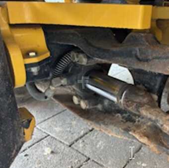 Diesel Forklifts 2003  Yale GDP25TF V2170 (10)