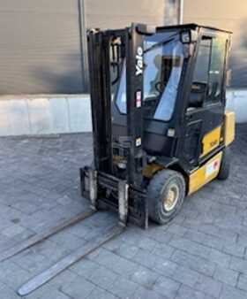 Diesel Forklifts 2003  Yale GDP25TF V2170 (2)
