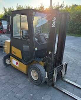 Diesel Forklifts 2003  Yale GDP25TF V2170 (1)