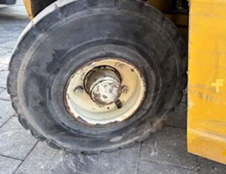 Diesel Forklifts 2003  Yale GDP25TF V2170 (9)