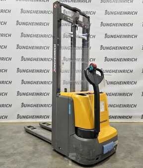 Hochhubwagen 2019  Jungheinrich EJC112z initalhub (1)