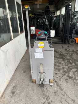 Chariots tracteurs 2019  Jungheinrich EZS130 (5)