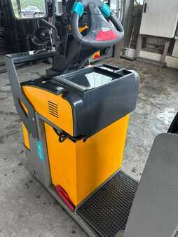 Chariots tracteurs 2019  Jungheinrich EZS130 (4)