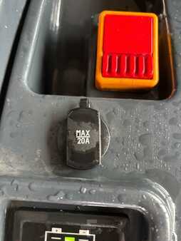 Chariots tracteurs 2019  Jungheinrich EZS130 (15)