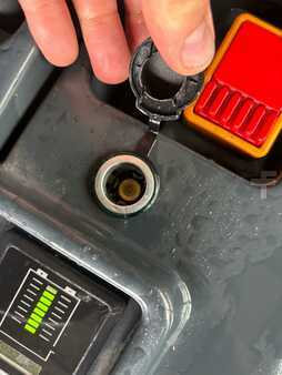 Chariots tracteurs 2019  Jungheinrich EZS130 (20)